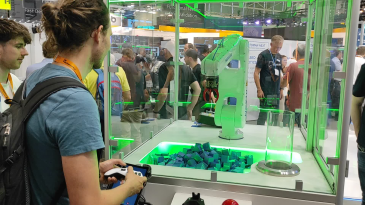 thumbnail of medium automatica 2025: Gummibärchen angeln mit Yaskawa-Roboter